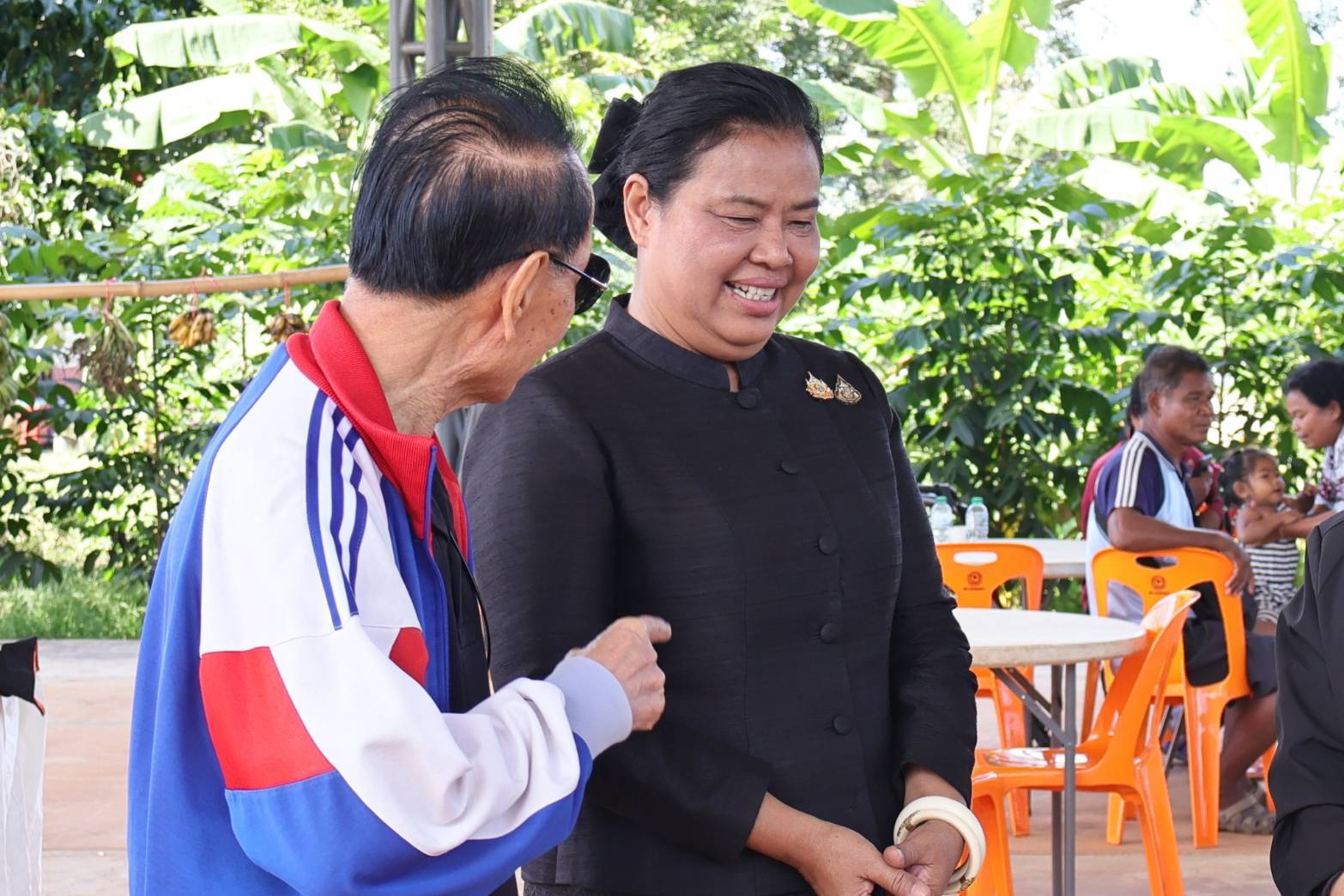 ผู้ตรวจฯ อรุณรัตน์  ชิงชนะ ตรวจเยี่ยมให้กำลังใจและดูแลผู้ประสบภัยความไม่สงบชายแดนไทย - กัมพูชา 