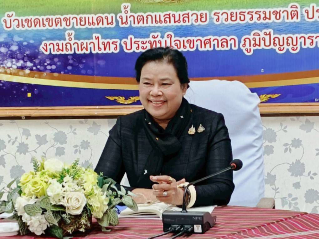  ผู้ตรวจอรุณรัตน์ ชิงชนะ ตรวจติดตามสนับสนุนการขับเคลื่อนงานพัฒนาชุมชน จังหวัดสุรินทร์