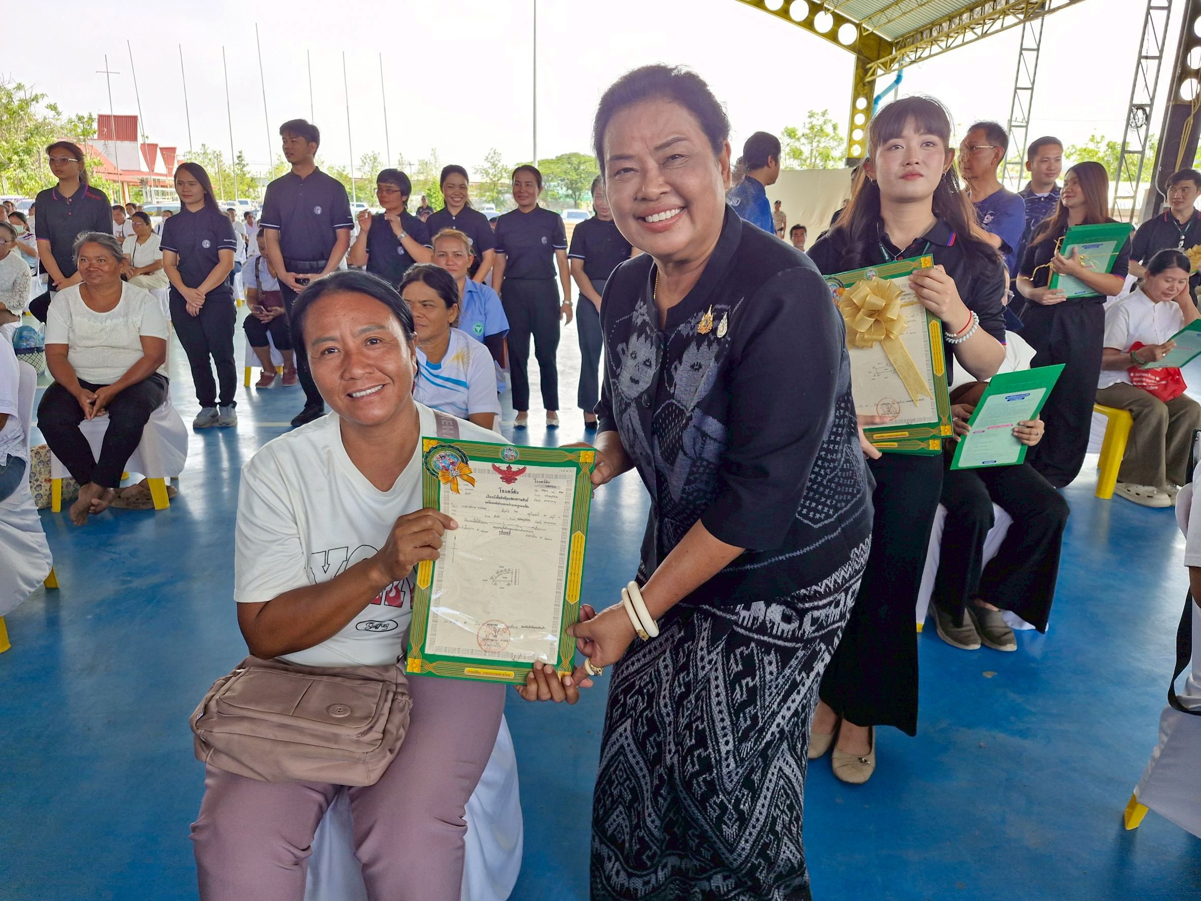 ผู้ตรวจอรุณรัตน์ ชิงชนะ ร่วมต้อนรับรมช.มหาดไทย ลงพื้นที่อำเภอพยัคฆภูมิพิสัย จังหวัดมหาสารคาม  เปิดประเพณีบุญบั้งไฟยิ่งใหญ่ ส่งเสริมการท่องเที่ยวและสืบสานวัฒนธรรมท้องถิ่น และมอบโฉนดที่ดิน นำสุขคลายทุกข์ให้ประชาชน