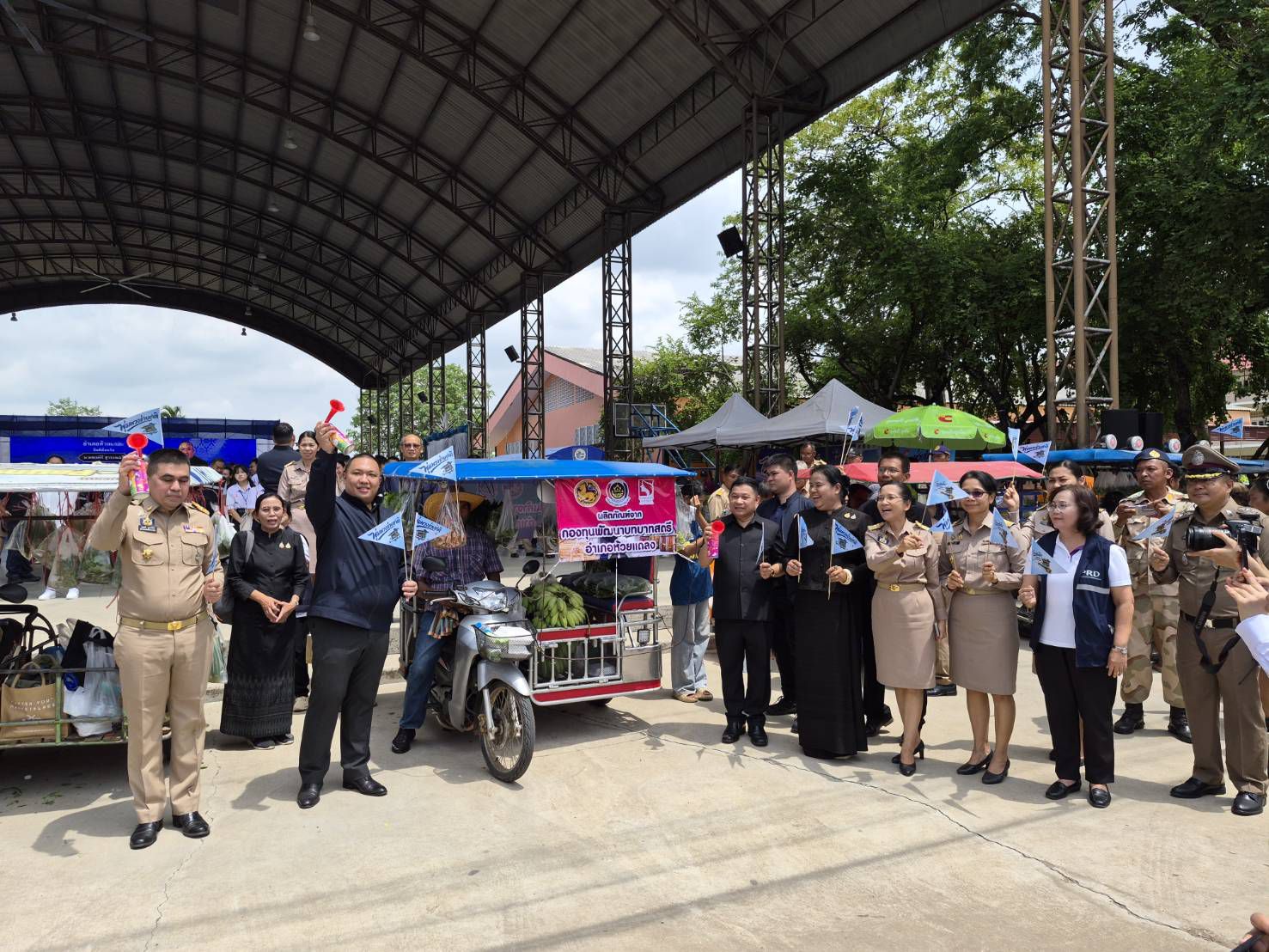 รองอธิบดี พช. ลงพื้นที่โคราช รับมอบนโยบาย มท.2 เดินหน้าผลักดันผลิตภัณฑ์ชุมชนและ “ทุเรียนโคราช” สู่ตลาดระดับประเทศ