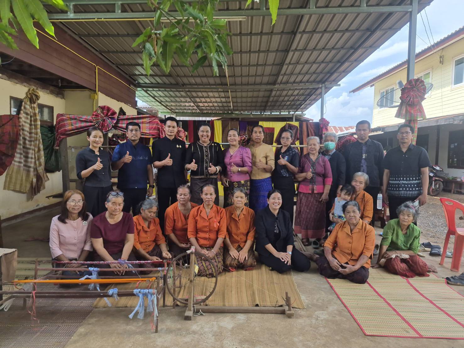 ผู้ตรวจฯ อรุณรัตน์ ลงพื้นที่บุรีรัมย์ ติดตามผลการดำเนินงานตามนโยบายรัฐบาล ขับเคลื่อนภารกิจ พช. และผ้าลายพระราชทาน   