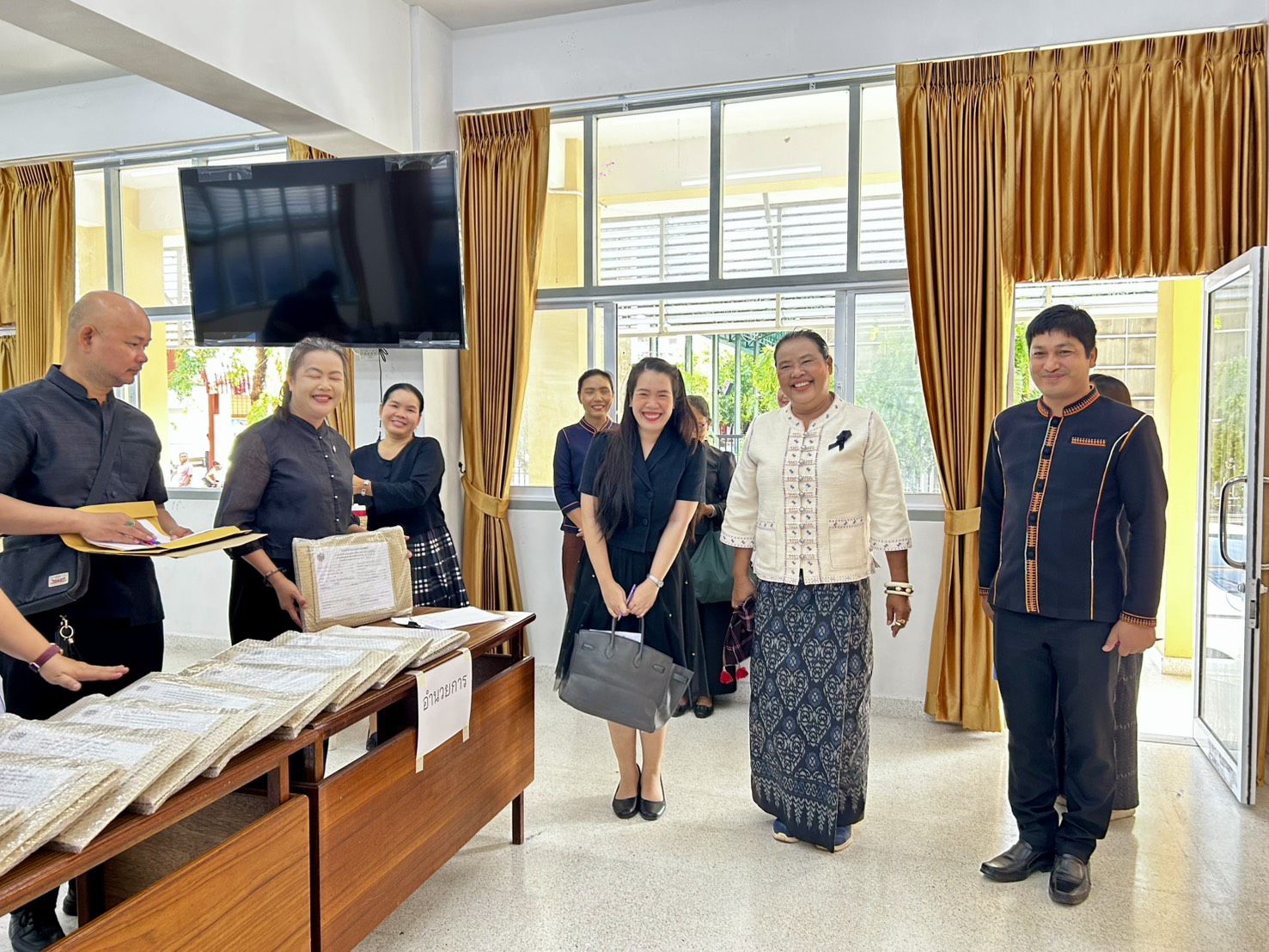 ผู้ตรวจฯ อรุณรัตน์ ชิงชนะ  ติดตามการสอบคัดเลือกอาสาพัฒนา (อสพ.) รุ่นที่ 78 พื้นที่สุรินทร์–บุรีรัมย์
