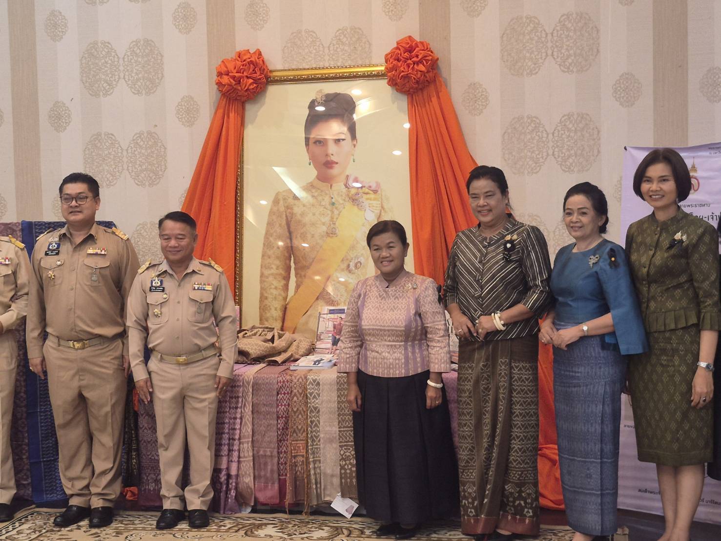 ผู้ตรวจฯ อรุณรัตน์ ร่วมพิธีเปิดการประกวดผ้าลายพระราชทานและงานหัตถกรรม จังหวัดสุรินทร์ ประจำปี 2569