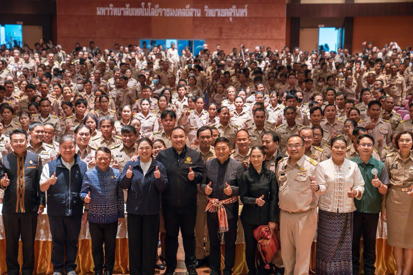 ผู้ตรวจฯ อรุณรัตน์ ชิงชนะ ร่วมต้อนรับ มท.2 ลงพื้นที่มอบแนวทางขับเคลื่อนภารกิจ มท. กำนัน ผู้ใหญ่บ้าน จ.สุรินทร์