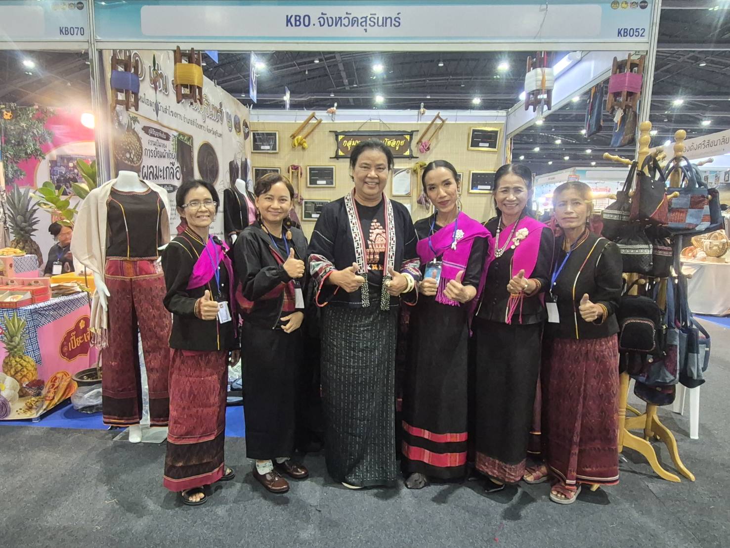 ผู้ตรวจฯ อรุณรัตน์ ชิงชนะ เยี่ยมให้กำลังใจผู้ประกอบการ OTOP ในงาน “ศิลปาชีพประทีปไทย OTOP หลอมดวงใจ ด้วยพระบารมี” ประจำปี 2569