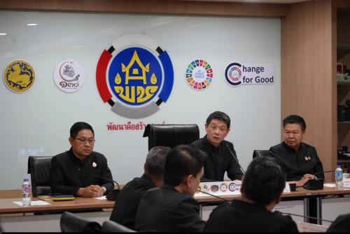 นางอรุณรัตน์ ชิงชนะ ผู้ตรวจราชการกรมการพัฒนาชุมชน  ประชุม Morning Talk ครั้งที่ 5/2568 เดินหน้าขับเคลื่อนภารกิจ พช. พร้อมรายงานการช่วยเหลือผู้ประสบภัยชายแดน